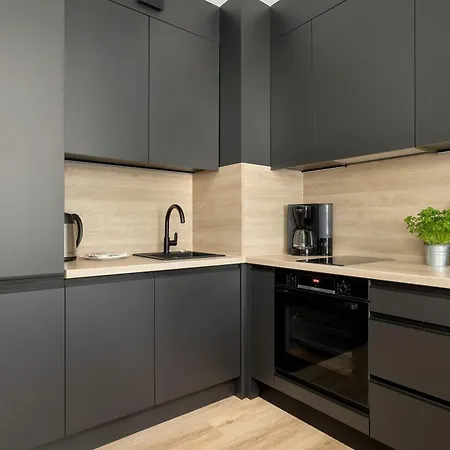 Elegant With Parking In By Renters Prestige *