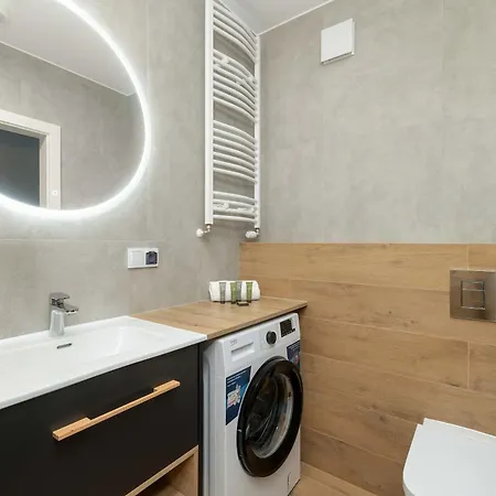 Elegant With Parking In By Renters Prestige Apartment