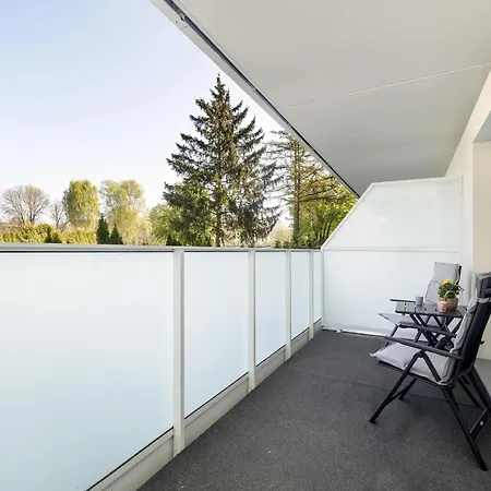 Elegant With Parking In By Renters Prestige Apartment *