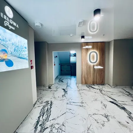 Elegant With Parking In By Renters Prestige Apartman *